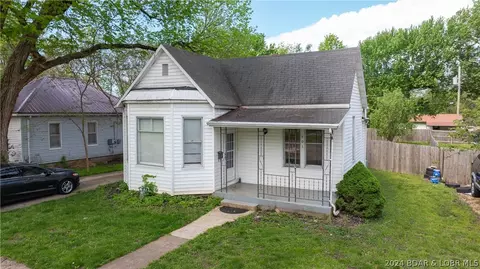 403 Thurston St N, Versailles, MO 65084 photo 1