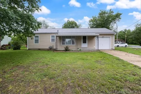 101 Lakeview Dr, Windsor, MO 65360 photo 1