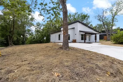 404 E Lafayette St, Versailles, MO 65084 photo 1