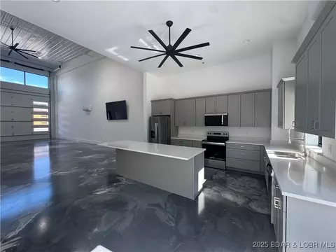 100 Blue Heron Hl #109, Lake Ozark, MO 65049