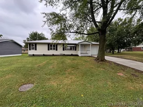 700 Jefferson St, Versailles, MO 65084 photo 1