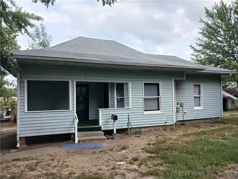 304 Oak St, Stover, MO 65078 photo 1
