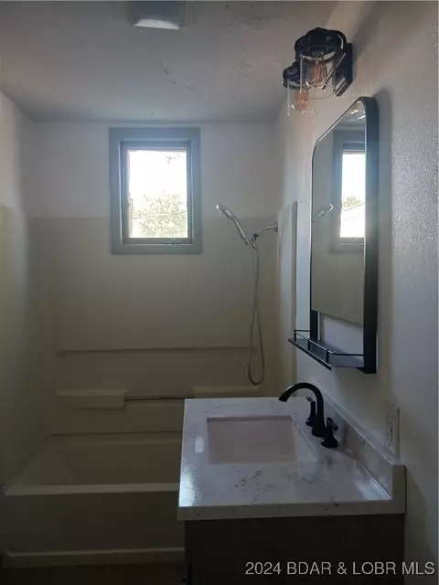 Bath - 607 N Hughes Ave, Stover, MO 65078 photo 1 of 1