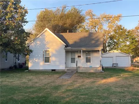 501 Maple St S, Versailles, MO 65084 photo 1