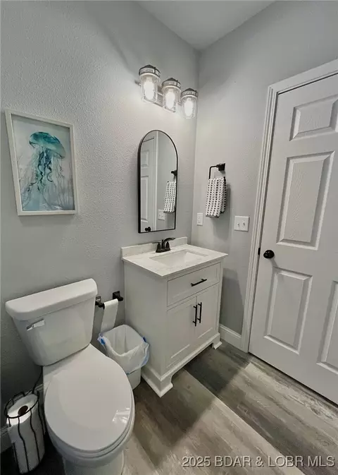 Bath - 26450 Eaglepoint Road Apt Rd #(70' LAKEFRONT), Barnett, MO 65011 photo 2 of 5