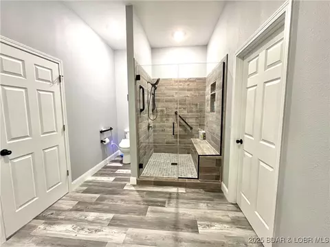 Bath - 26450 Eaglepoint Road Apt Rd #(70' LAKEFRONT), Barnett, MO 65011 photo 5 of 5