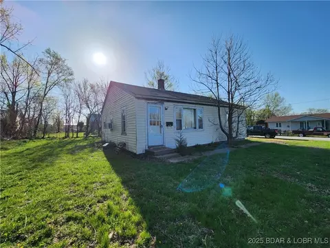 404 Monroe St S, Versailles, MO 65084 photo 1