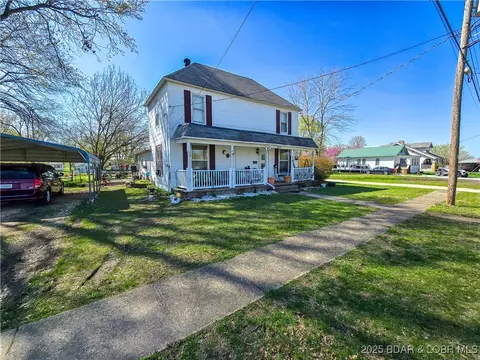 207 S Maple St, Versailles, MO 65084 photo 1
