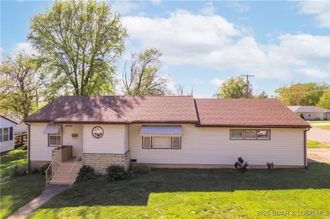 209 N Grand Ave, Eldon, MO 65026 photo 1
