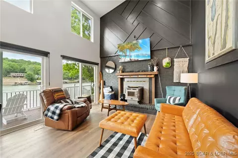 Living - 805 Robin Hood Ln, Roach, MO 65787 photo 1 of 5