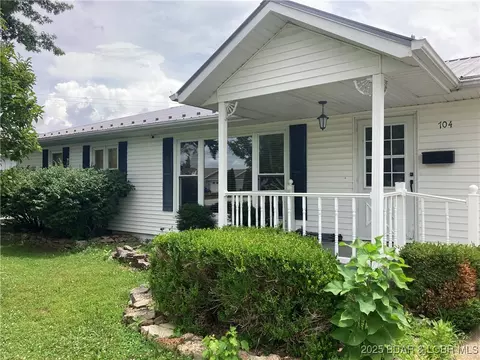 704 Jefferson St, Versailles, MO 65084 photo 1
