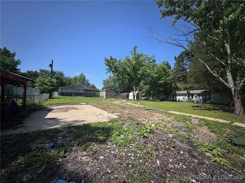 68 Kaisers Red Bud Ln, Camdenton, MO 65020