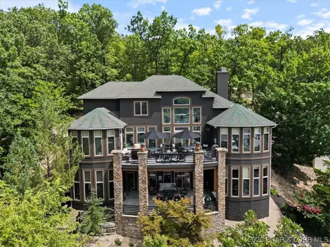 626 Grand Cove Rd, Sunrise Beach, MO 65079
