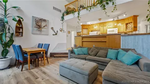 960 Spring Cove Rd, Sunrise Beach, MO 65079