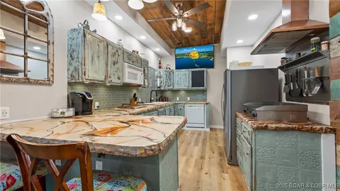 960 Spring Cove Rd, Sunrise Beach, MO 65079