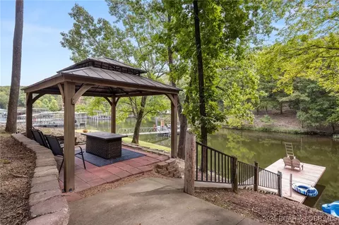 228 E Lake Ct, Sunrise Beach, MO 65079