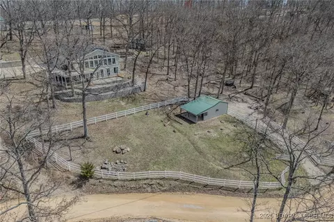 28 Delancey St, Sunrise Beach, MO 65079