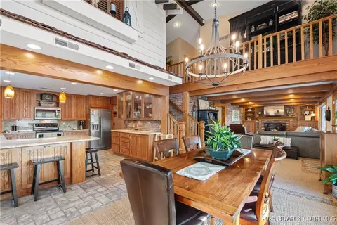 62 Tracy Ln, Lake Ozark, MO 65049