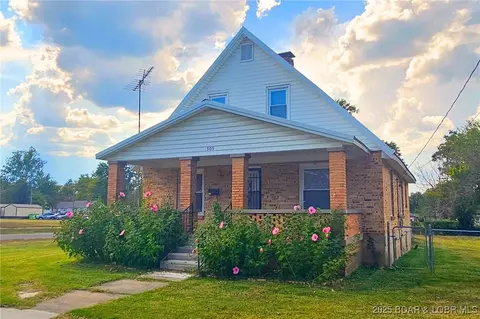 305 S Monroe St, Versailles, MO 65084 photo 1