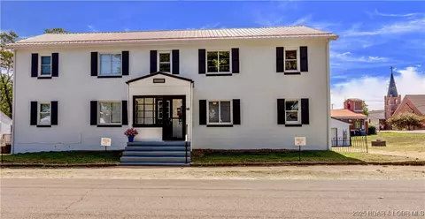 200 E Williamson St, Versailles, MO 65084