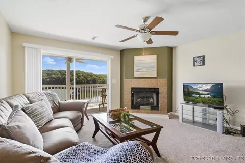 4800 Eagleview Dr #121, Osage Beach, MO 65065
