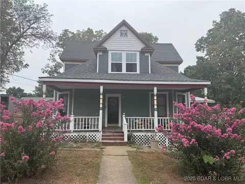 603 Mcnair St, Versailles, MO 65084