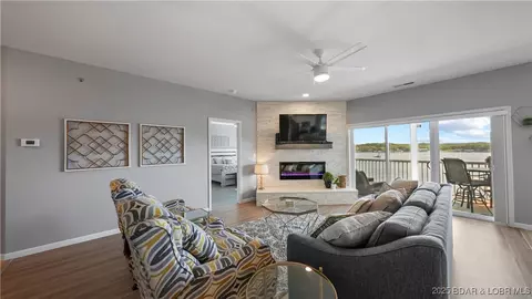 Living - 492 Regatta Bay Dr #4E, Lake Ozark, MO 65049 photo 4 of 7