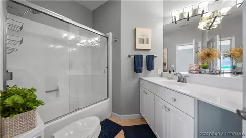 Bath - 492 Regatta Bay Dr #4E, Lake Ozark, MO 65049 photo 1 of 2