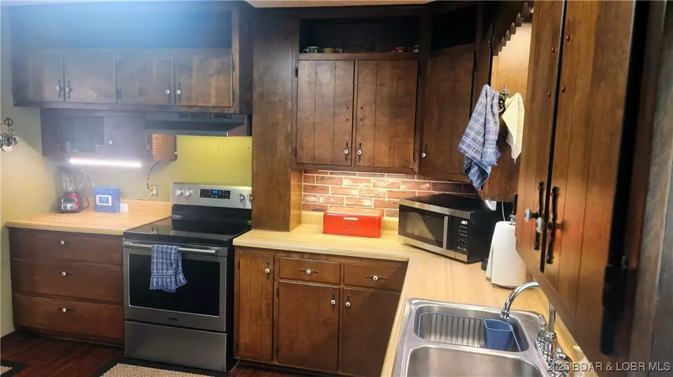 Kitchen - 29551 Stoney Oak Dr, Gravois Mills, MO 65037 photo 1 of 1