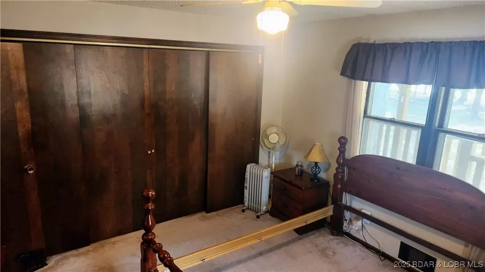 Bedroom - 29551 Stoney Oak Dr, Gravois Mills, MO 65037 photo 2 of 5