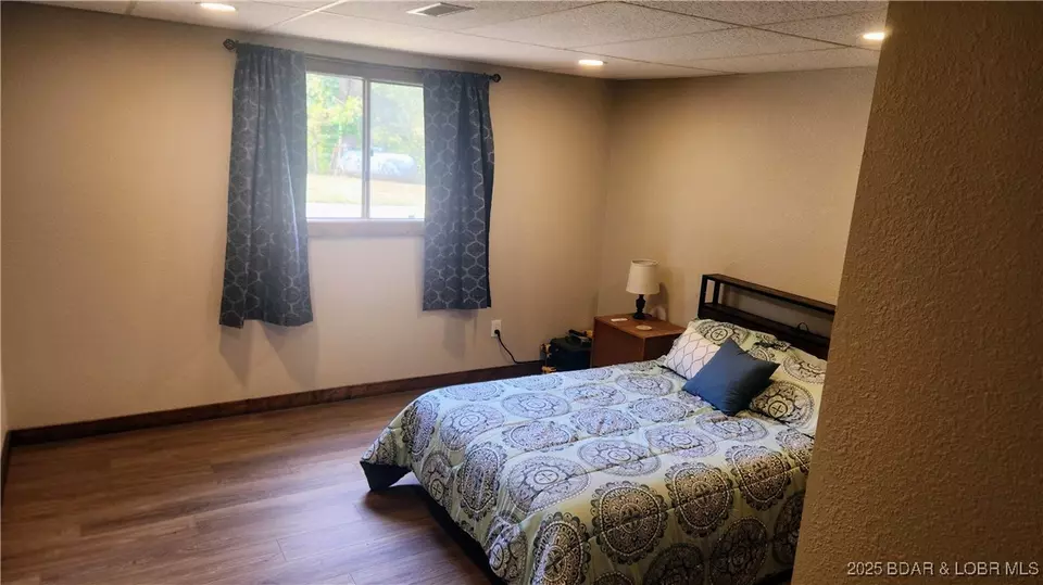 Bedroom - 29551 Stoney Oak Dr, Gravois Mills, MO 65037 photo 3 of 5