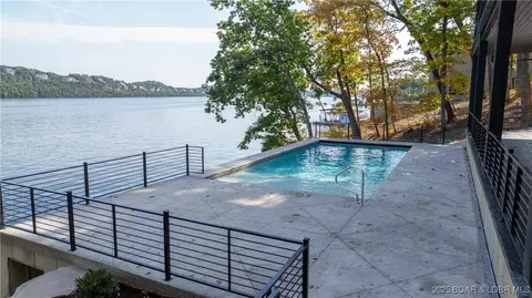957 Grand View Dr, Sunrise Beach, MO 65079