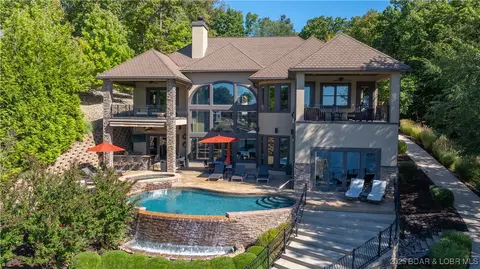 1180 Brookhaven Ln, Sunrise Beach, MO 65079