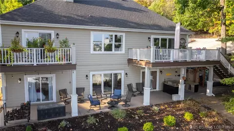 1069 Grand View Dr, Sunrise Beach, MO 65079