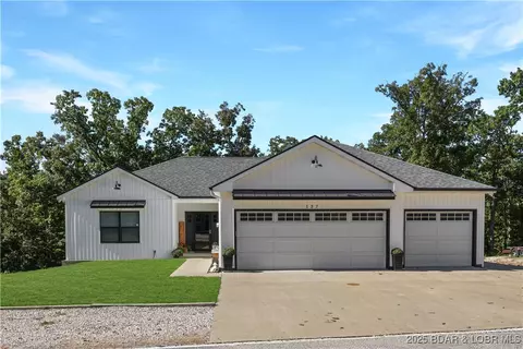 137 Spring Rd, Lake Ozark, MO 65049