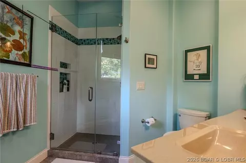 Bath - 4650 Windsor Dr, Osage Beach, MO 65065 photo 6 of 8