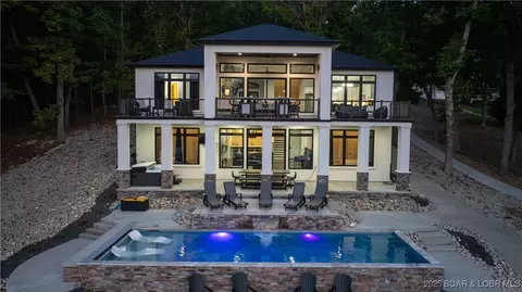 280 Oak Dr, Sunrise Beach, MO 65079