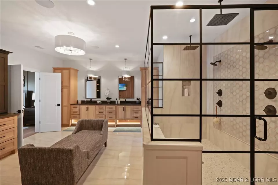 Bath - 1603 Grand View Dr, Sunrise Beach, MO 65079 photo 3 of 8