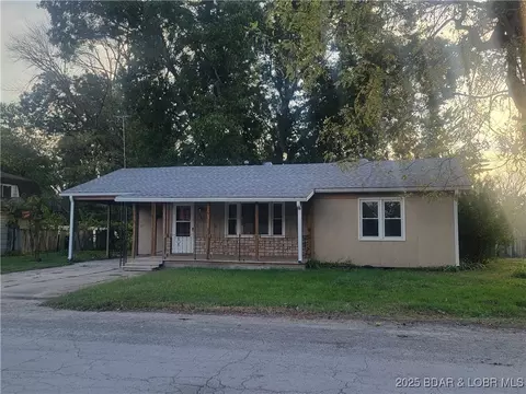 310 Miller Ave, Tipton, MO 65081