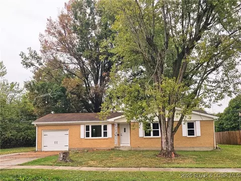 901 Oak St, Eldon, MO 65026