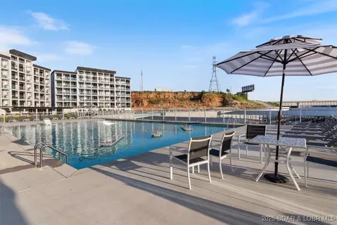 1065 Topsider Ln #402, Osage Beach, MO 65065