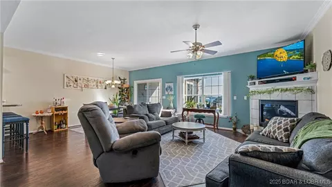 438 Grandview Dr, Lake Ozark, MO 65049