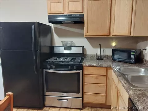 Kitchen - 34246 Rabbit Run, Stover, MO 65078 photo 2 of 3