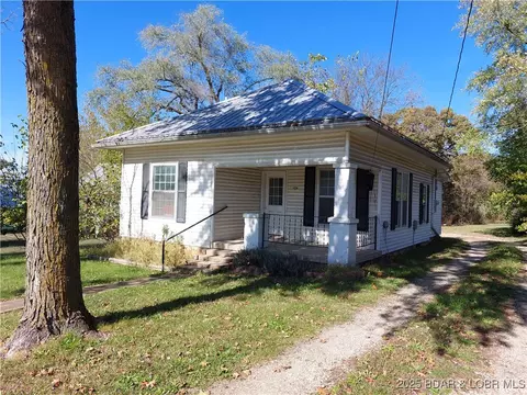 105 Fourth St, Stover, MO 65078 photo 1