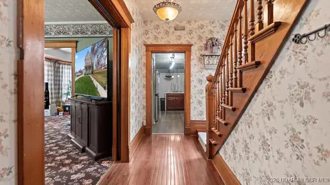 Entry Way - 207 Franklin Ave, Eldon, MO 65026 photo 1 of 8