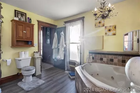 Bath - 207 Franklin Ave, Eldon, MO 65026 photo 2 of 2