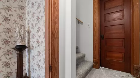 Entry Way - 207 Franklin Ave, Eldon, MO 65026 photo 6 of 8