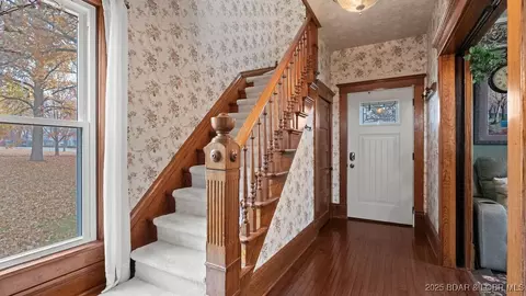 Entry Way - 207 Franklin Ave, Eldon, MO 65026 photo 2 of 8