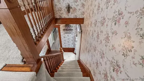 Entry Way - 207 Franklin Ave, Eldon, MO 65026 photo 4 of 8