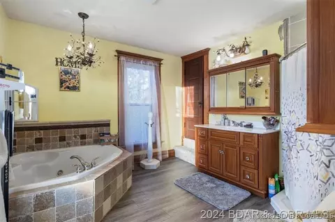Bath - 207 Franklin Ave, Eldon, MO 65026 photo 1 of 2